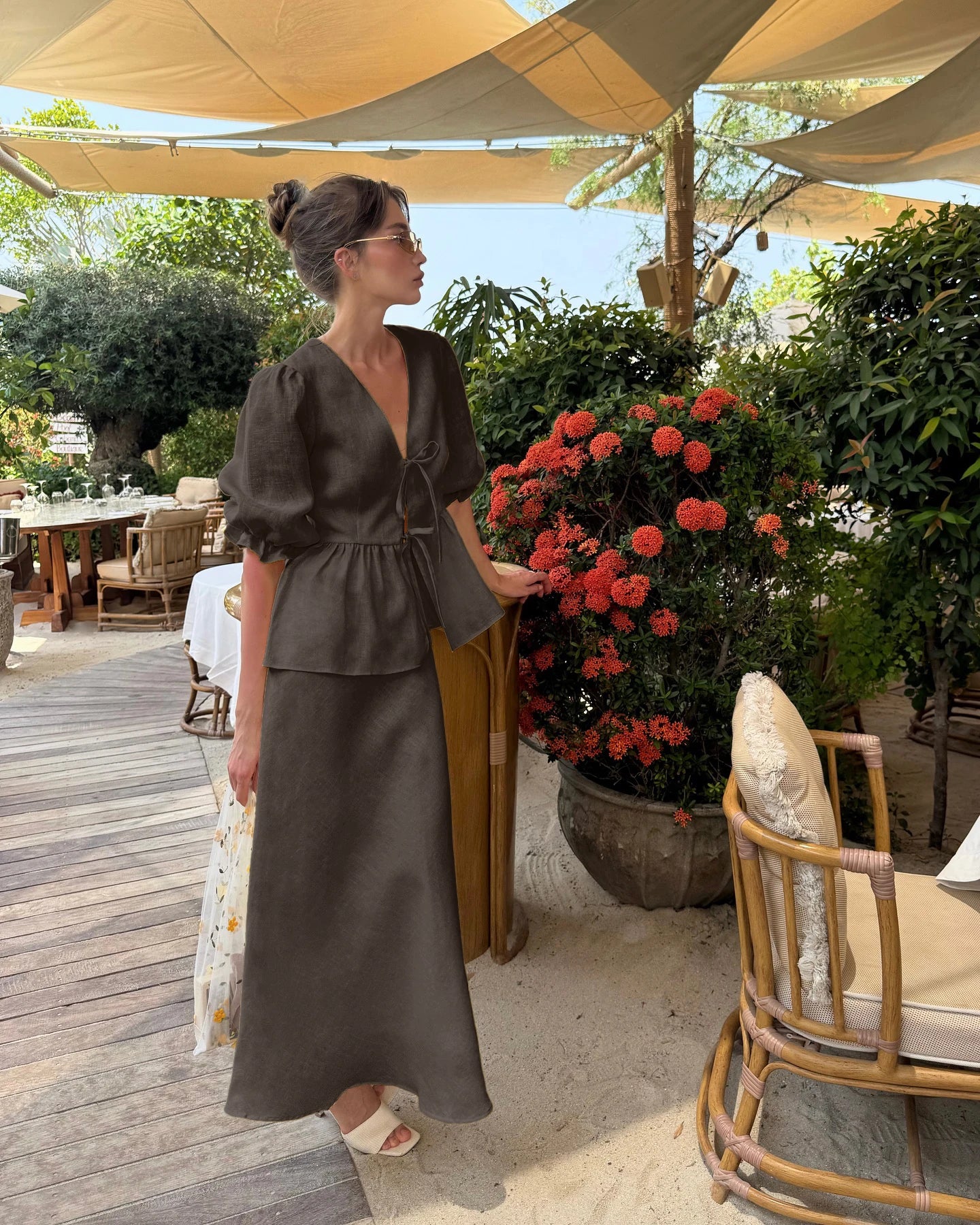 Aitana | Conjunto elegante de blusa anudada y falda algodón